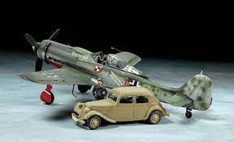 TAMIYA MODEL Focke-wulf Fw190 And Staff Car Plastic Model Kit - 