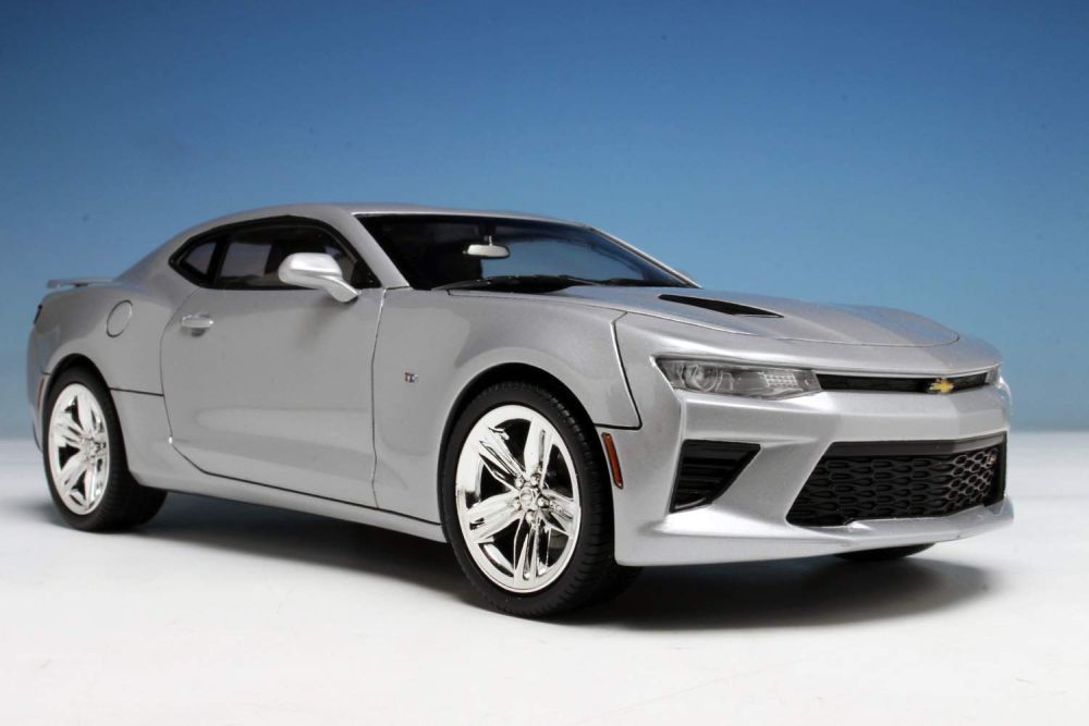 AMT 2016 Chevy Camaro Ss Snap Model Kit - 