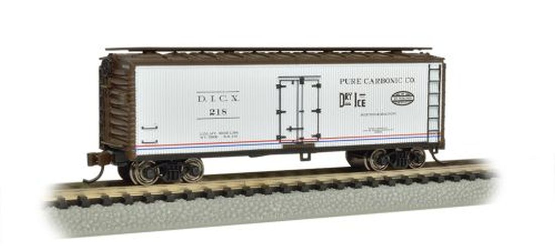 BACHMANN Pure Carbonic Co N40 Wood Side Reefer N Scale - TRAIN