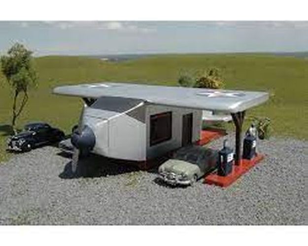 BACHMANN Airplane Gas Station Ho Scale - 