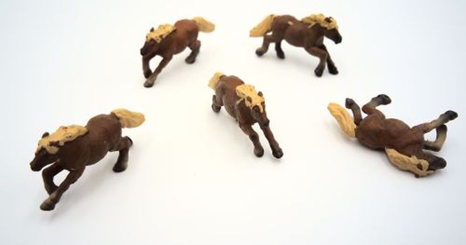DENTT 5 Pc Mini Ponies Ho Scale Figures - .