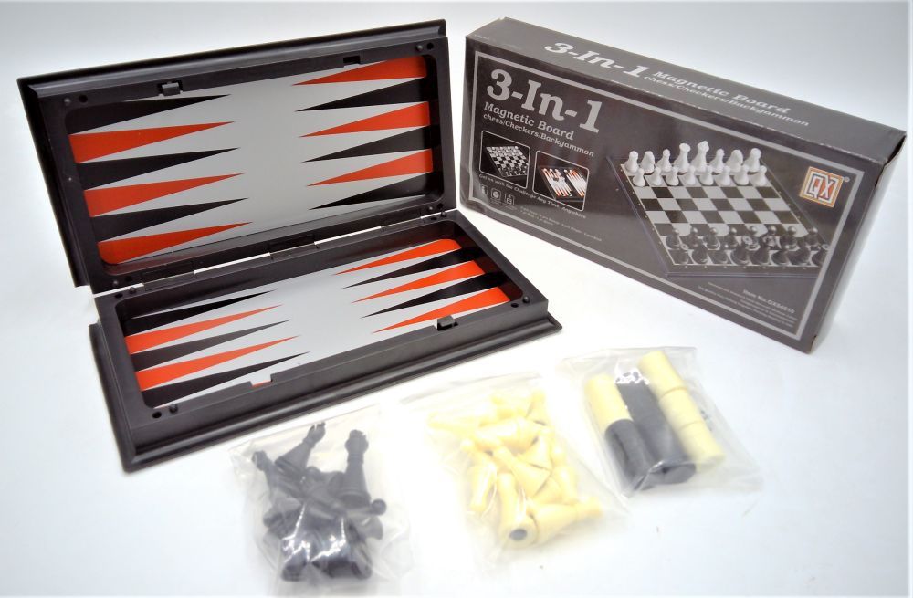 HAMMOND TOYS 3 In 1 Magnetic Game Board Ches Checkers And Backgammon - BOARD GAMES