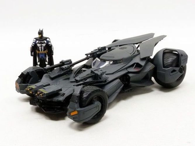 JADA TOYS 2017 Batmobile Car With Batman Figure - DIE CAST