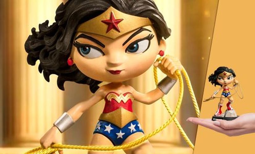 MINI CO. Wonder Woman With Lasso Statue - .