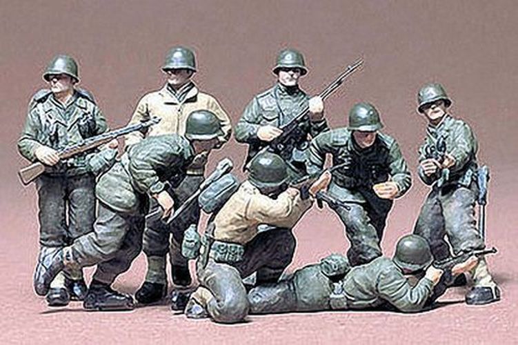 TAMIYA MODEL Front Line Cannon Army Men Plastic Model Kit - .